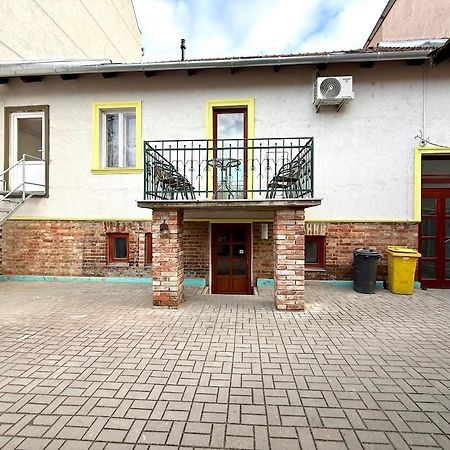 Kuriozum Vendeghaz Hotel Szeged Exterior photo