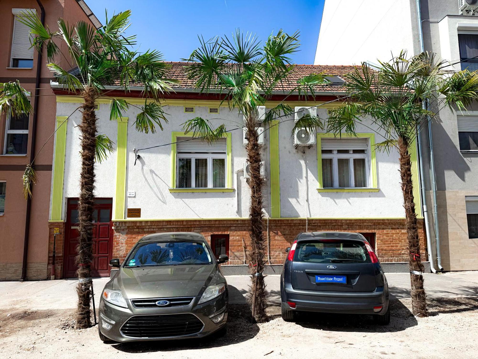 Kuriozum Vendeghaz Hotel Szeged Exterior photo